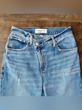 Abercrombie & Fitch 90s Straight Ultra High Rise Jeans Crossover Waist - 26/2 S